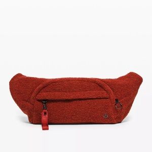Lululemon on the beat belt bag